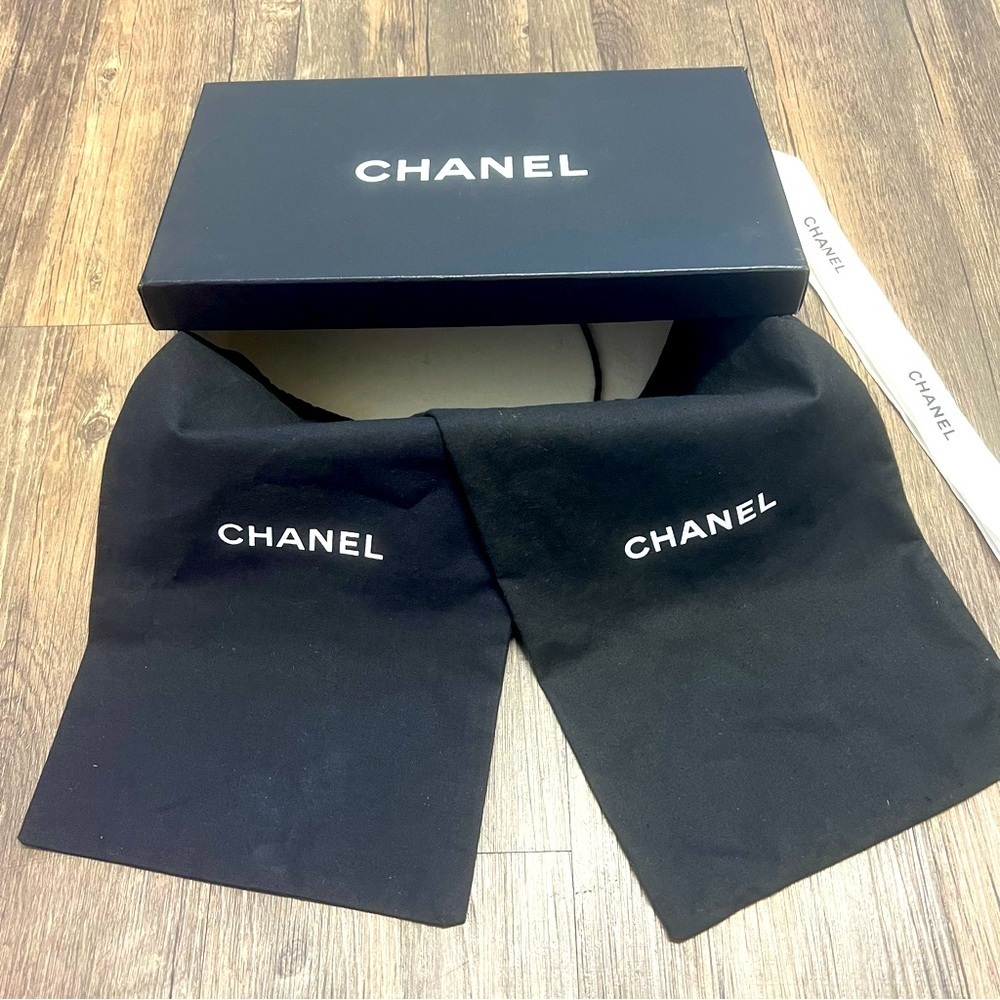 CHANEL Vintage Cap Toe Pumps Block Heels Black Suede Slip On Shoes Size 8.5 - Picture 15 of 15